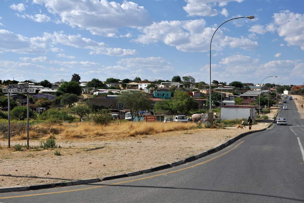 2011-11-08_16-31-52.jpg - Windhoek - Katatura (Zu Apartheid-Zeiten ein Slum, heute saniert)