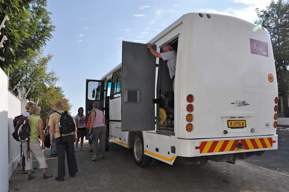 2011-11-09_08-16-06.jpg - Windhoek - Abfahrt vom Gästehaus Tamboti
