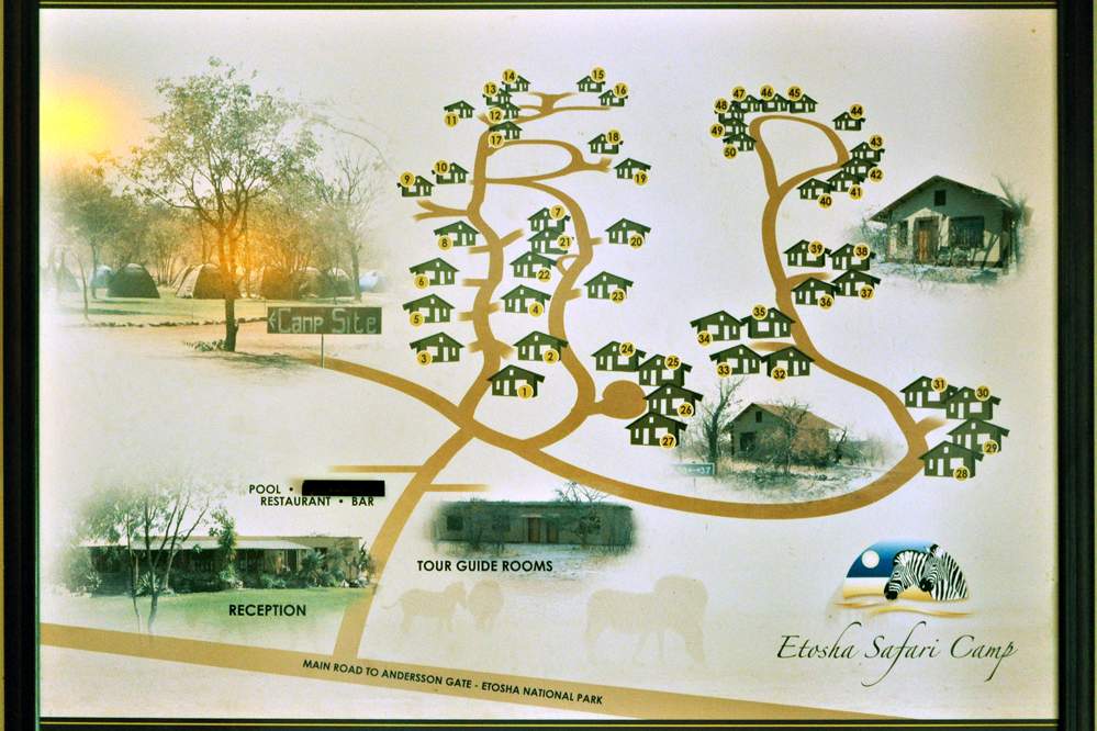 2011-11-12_09-27-18.jpg - Etosha Safari Camp (Die Anlage; in Haus 36 schliefen wir.)