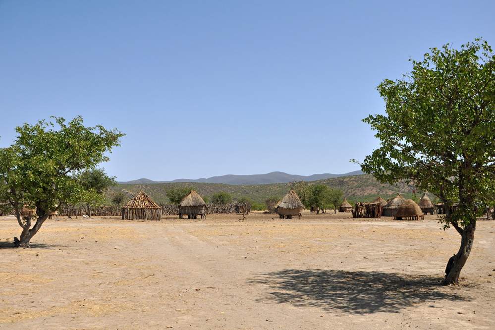2011-11-13_10-23-34.jpg - Ein Dorf der Himba