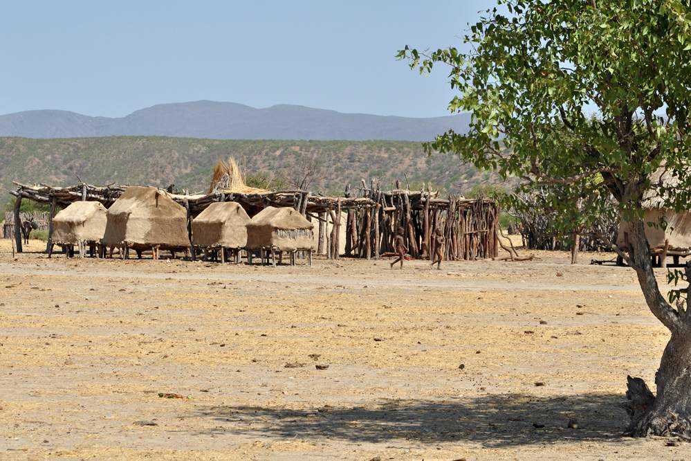 2011-11-13_10-25-14.jpg - Im Dorf der Himba