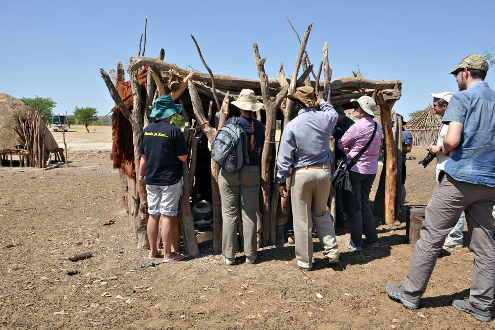 2011-11-13_10-37-00.jpg - Im Dorf der Himba
