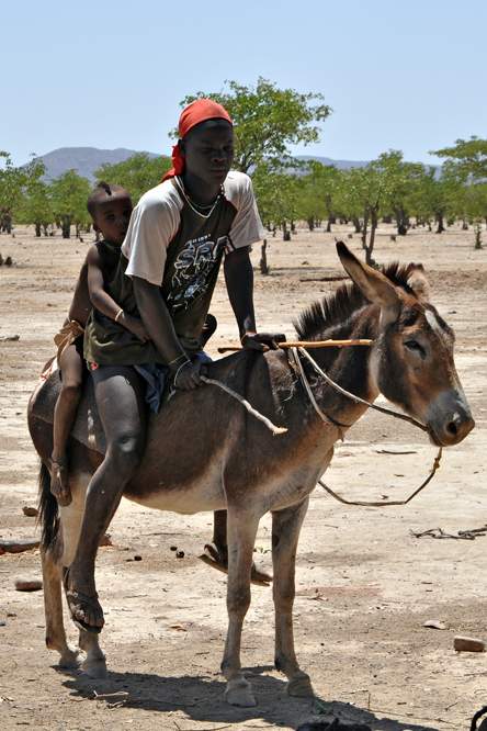 2011-11-13_11-34-40.jpg - Im Dorf der Himba