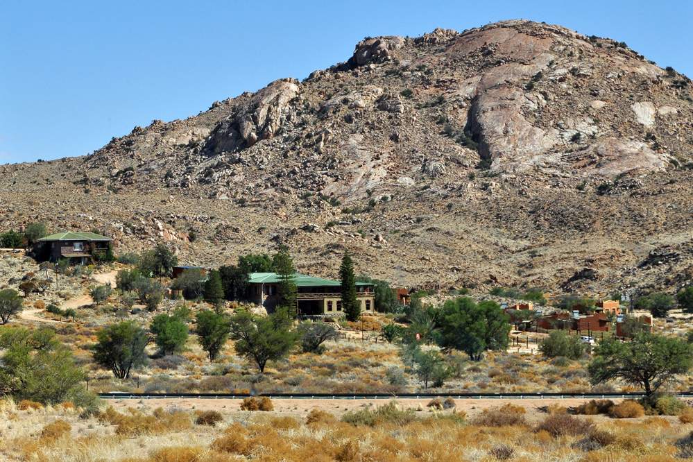 2011-11-20_15-46-28.jpg - Blick auf die westlich von Aus gelegene Lodge "Klein-Aus Vista"