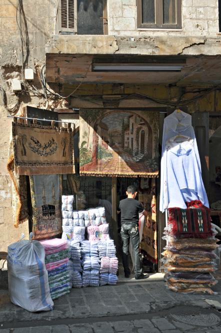 101011-102928.jpg - Aleppo: Ein sehr typischer Laden