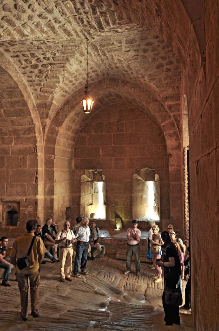 101011-122728.jpg - Aleppo: Eingangsbereich der Zitadelle