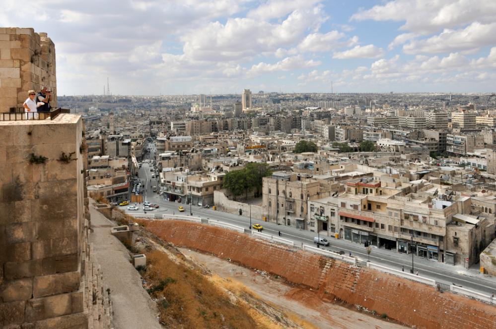 101011-132306.jpg - Aleppo: Blick von der Zitadelle auf Aleppo