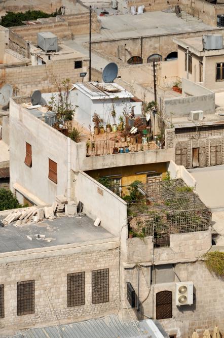 101011-132334.jpg - Blick von der Zitadelle auf Details von Aleppo