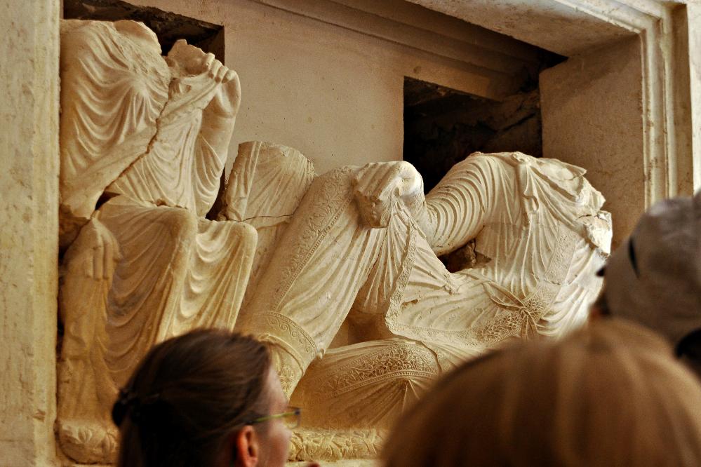 101014-091142.jpg - Palmyra: Das "Grab der drei Brüder". (Fotografieren war innen nicht erlaubt!)