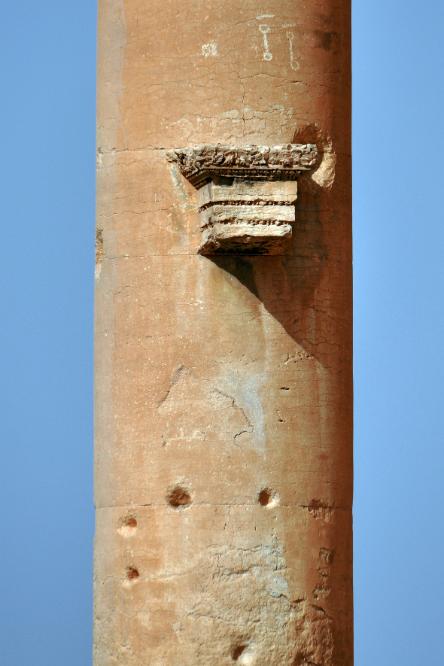 101014-093858.jpg - Palmyra: Im Bereich des Baal-Tempels. 