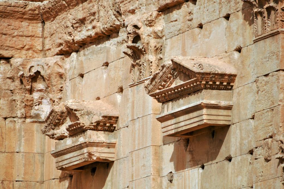 101014-093934.jpg - Palmyra: Im Bereich des Baal-Tempels. 