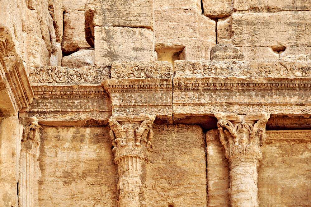 101014-095654.jpg - Palmyra: Im Bereich des Baal-Tempels. 