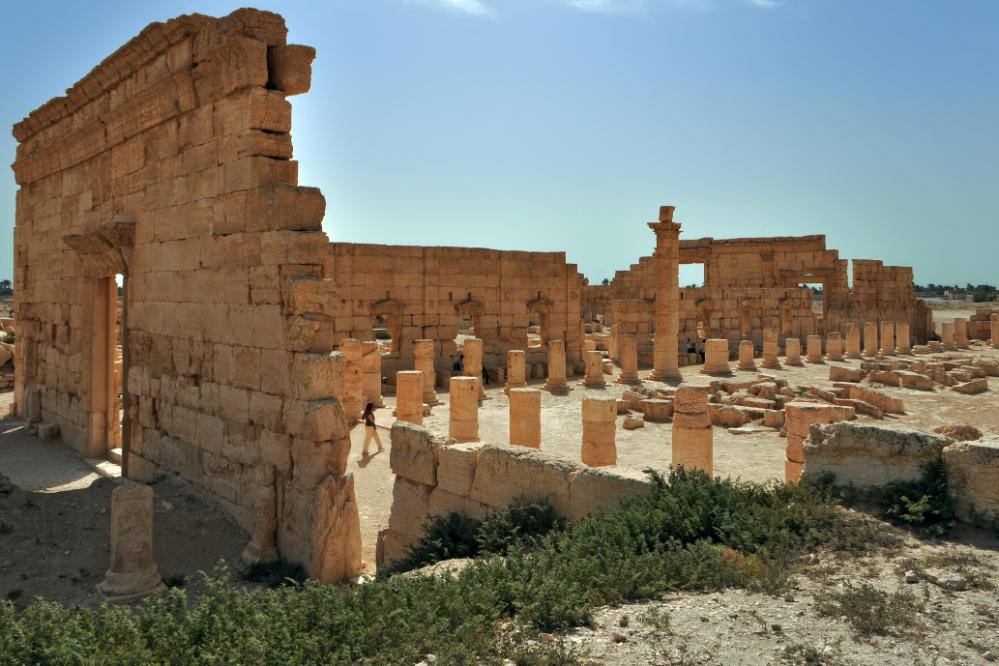 101014-115552.jpg - Palmyra: Teilansichten der Agora. Dort wurde der Handel abgewickelt.