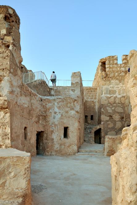 101014-172824.jpg - Palmyra: Auf der Festung "Qala'at Ibn Ma'an".