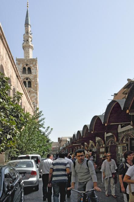 101016-113716.jpg - Damaskus: Links die Rückseite der Omajaden-Moschee.