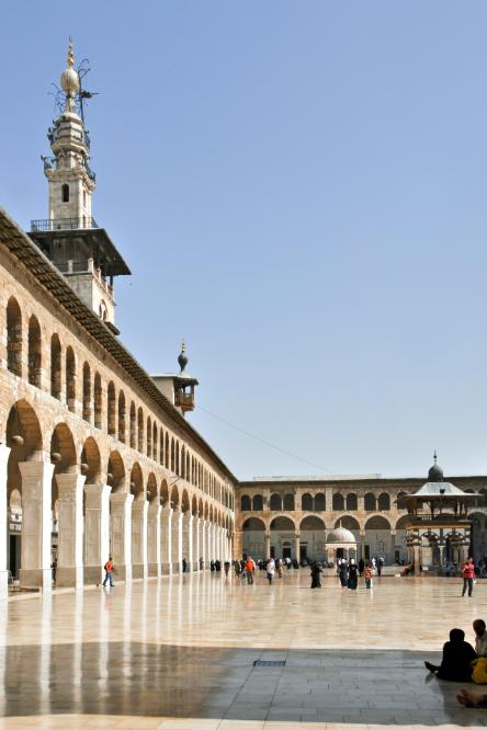 101016-121406.jpg - Damaskus: Omajaden-Moschee. Rechts ein Brunnenhaus.