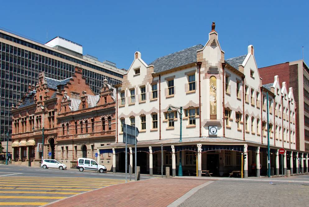 2007-10-14_10-47-18.jpg - Pretoria - Gebäude, die den "Church Square" säumen